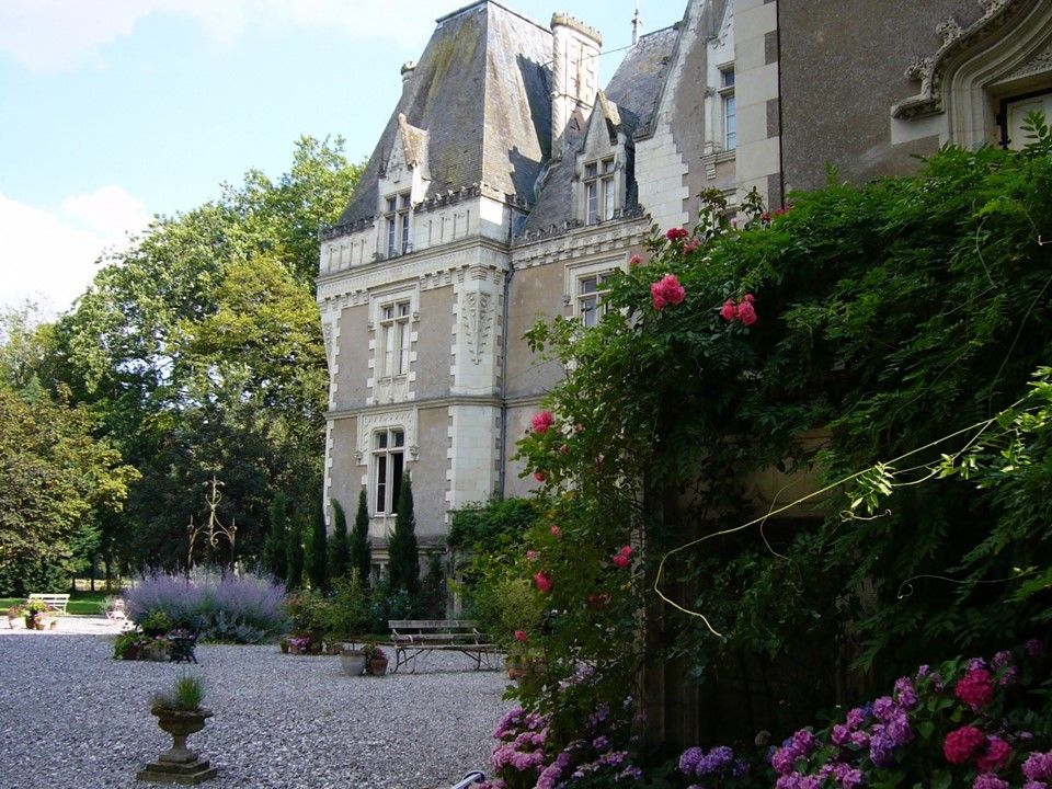 Chateau Allure Du Lac, Brain-sur-Longuenée, France Source: HomeAway.com