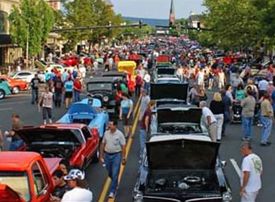 Annual Cruise Night on Main Street in Middletown