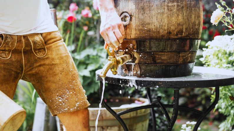 oktoberfest keg tapping at half full brewery