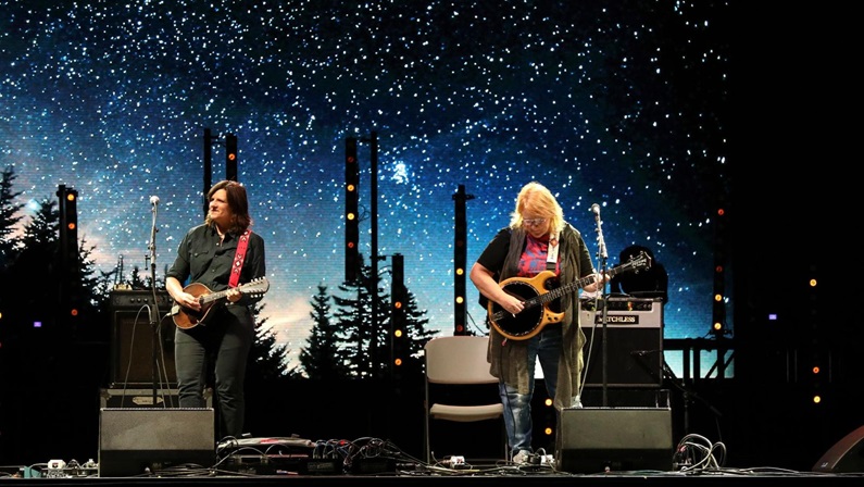 Indigo Girls at Garde Arts Center