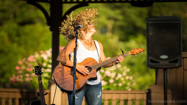 Live Music with Carrie Ashton at Paradise Hills Vineyard