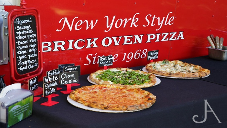 Jerry’s Pizza Truck at Lyman Orchards