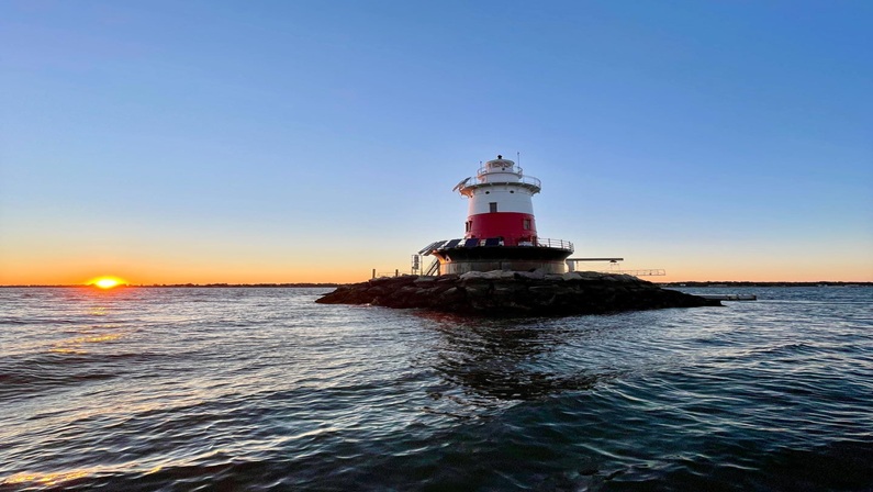 Lighthouse Adventure Cruises to Greens Ledge Light and Sheffield Island Lighthouse