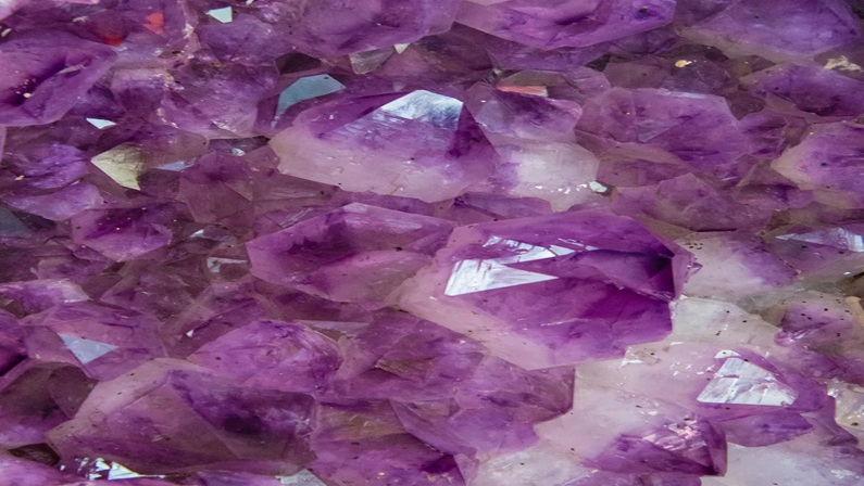 Bruce Beginnings: Geode Painting at Bruce Museum